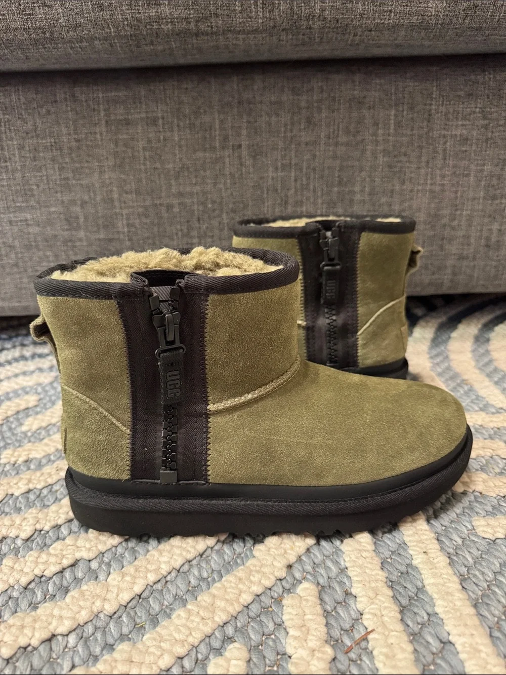 UGG Classic Zip Mini Olive Green Suede Ankle Boots Size 5